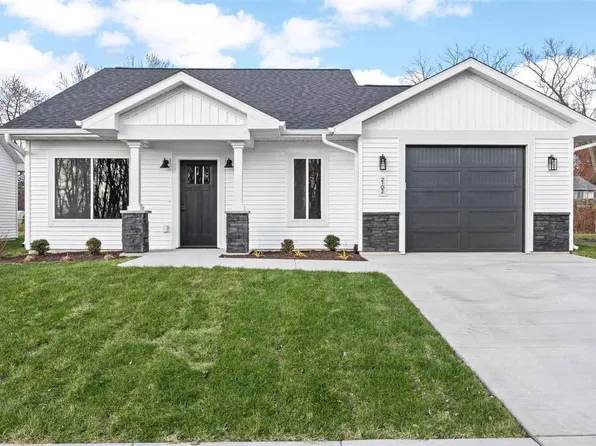 2102 Whispering Meadow Dr, Iowa City, IA 52240