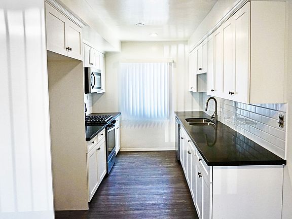 3rd image of 4821 W 117th St #1