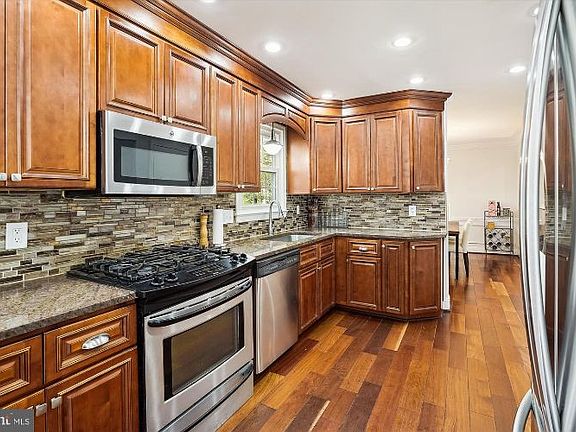 4th image of 3019 Millstream Ct