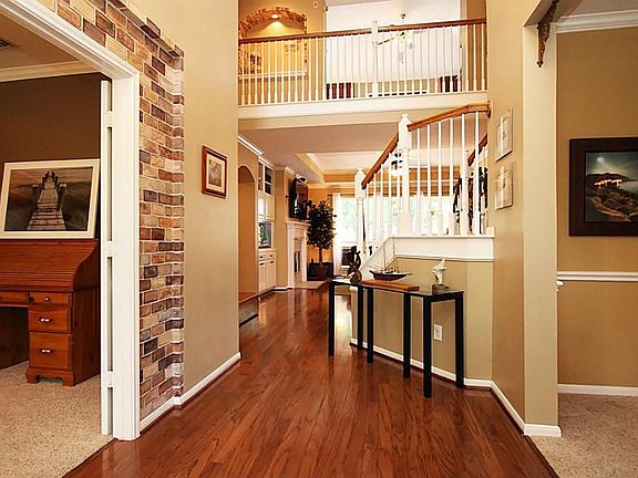 3rd image of 9522 Crosby Way