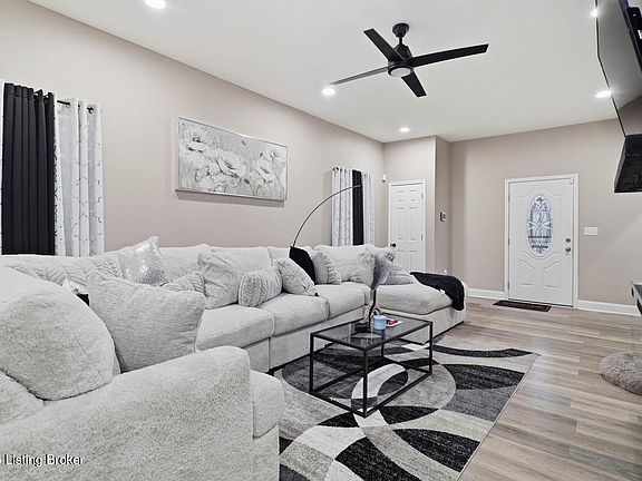 3rd image of 2201 Dumesnil St
