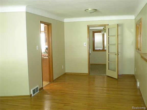 4th image of 9409 Louis Ave