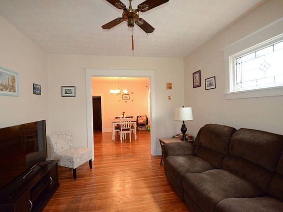 2nd image of 50 Shoreham Pkwy