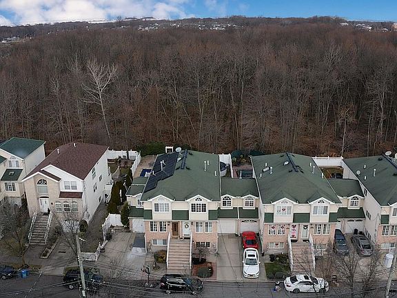 2nd image of 63 Pheasant Ln