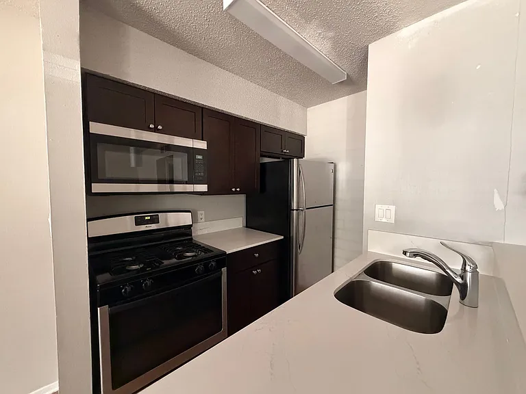 1202 Newning Ave #106 — Photo 4