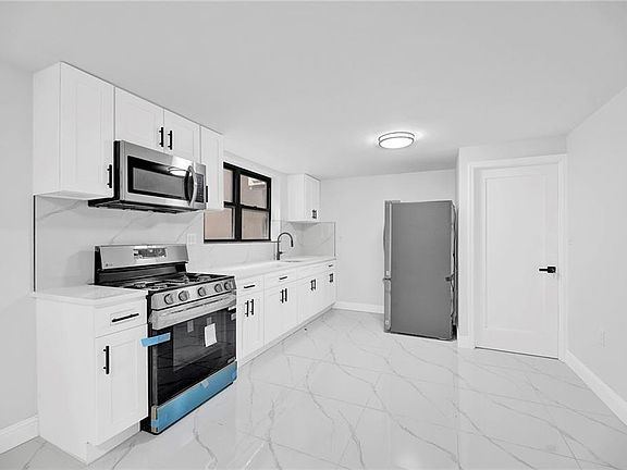 2nd image of 3013 Brighton Ct Floor 5