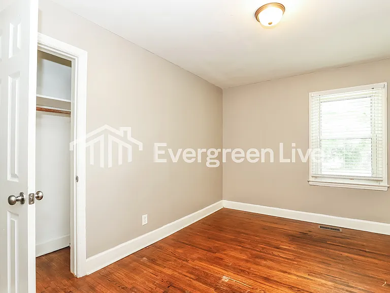1113 Cedrow Dr — Photo 11