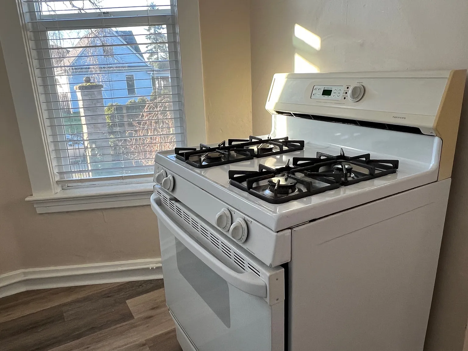 Studio, 360 sqft, $1,050 — Photo 3