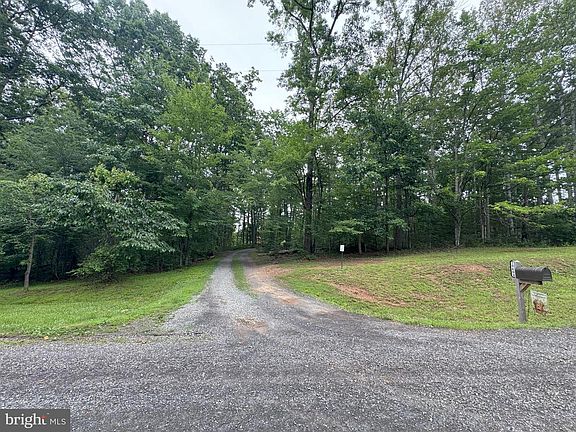 4th image of 10409 Treaty Ct