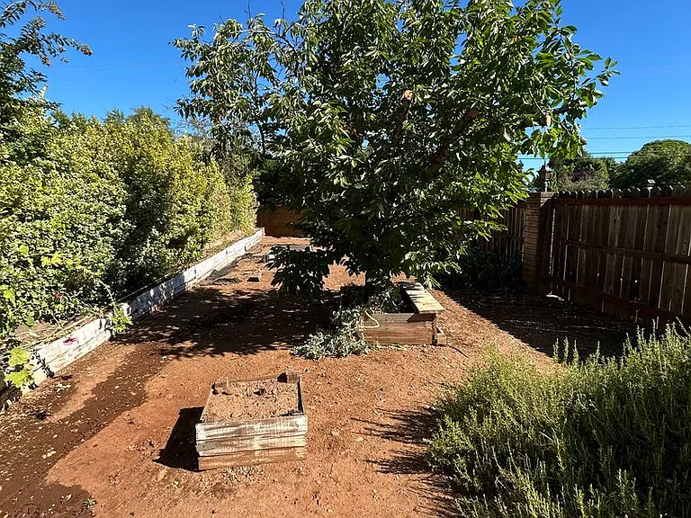 1661 Manzanita Ave — Photo 39