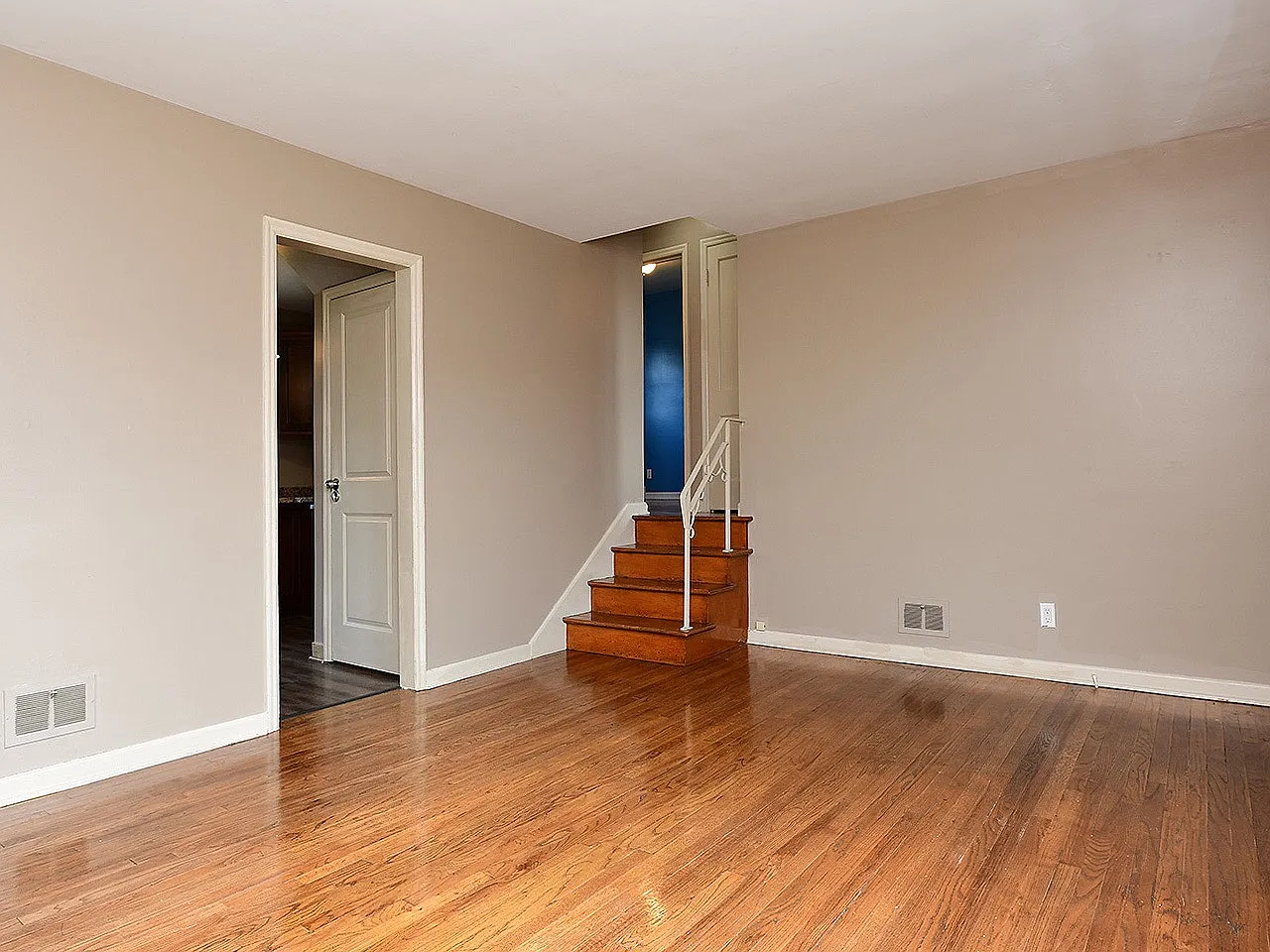 3 bed, 900 sqft, $1,600 — Photo 3