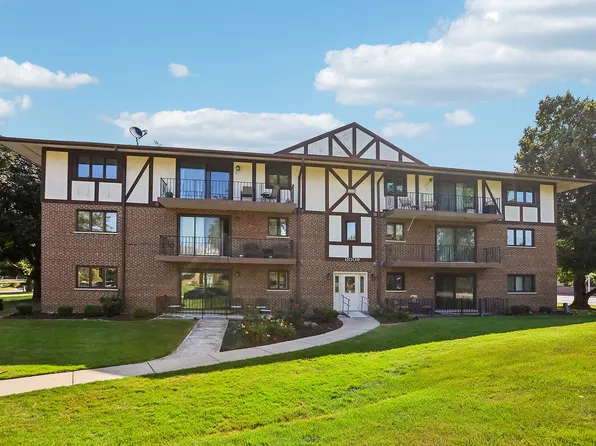 11009 Theresa Cir #2B, Palos Hills, IL 60465