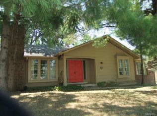 347 Baxter Rd, Ballwin, MO 63011