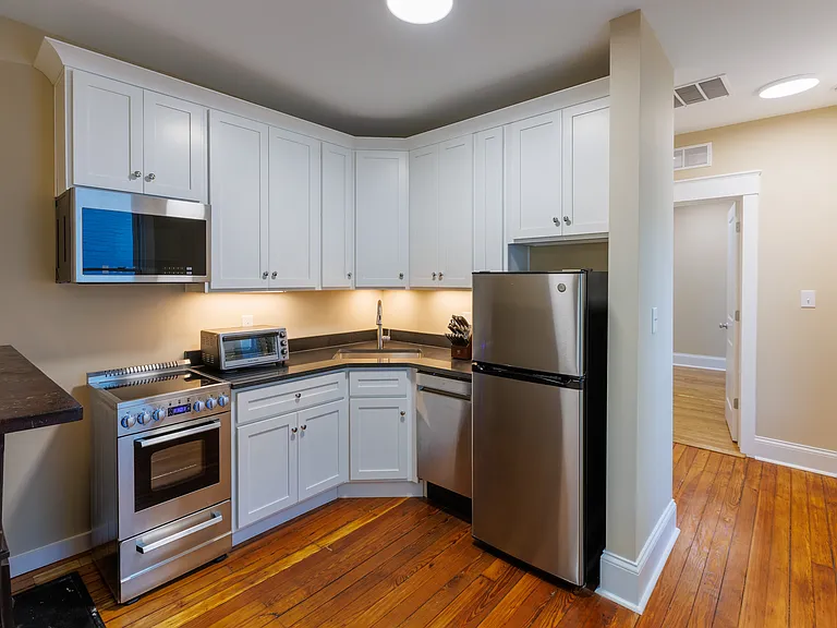 716 W Maxwell St #3 — Photo 11