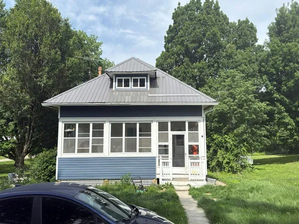 102 N Warren St, West Lebanon, IN 47991