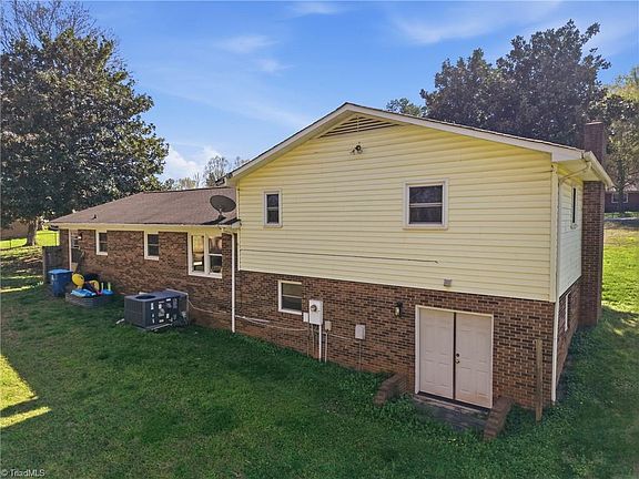 5th image of 343 Brawley Rd