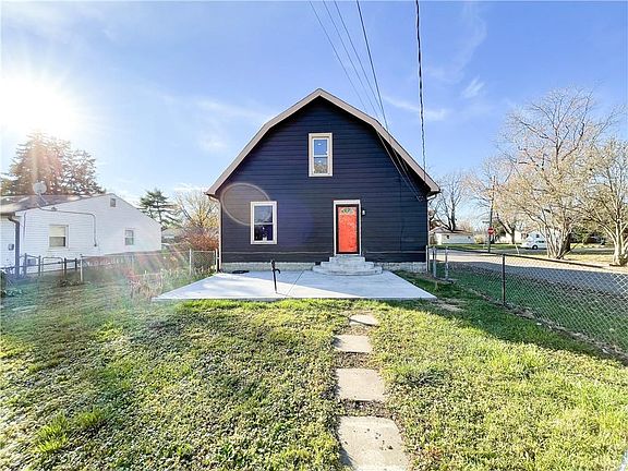 3rd image of 2623 NE Caroline Ave