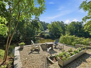 42 Water St, Leeds, MA 01053