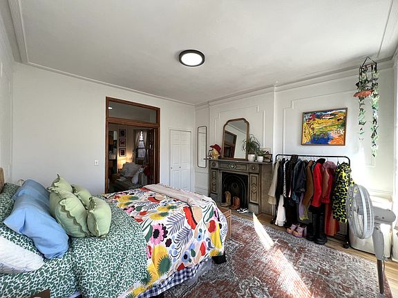 2nd image of 17 Stuyvesant St APT 17