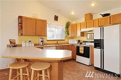 5th image of 9725 9th Pl SE