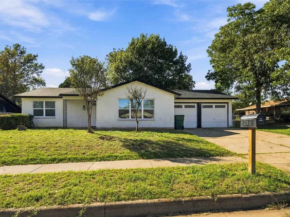 204 Wilson St, Crowley, TX 76036