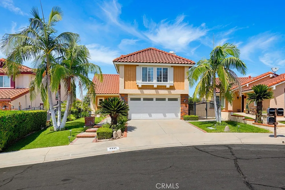 3 bed, 2.5 bath, 1921 sqft, $5,000 — Photo 1