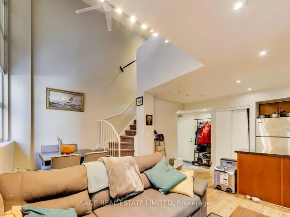 21 Earl St #115, Toronto, ON M4Y 3C8