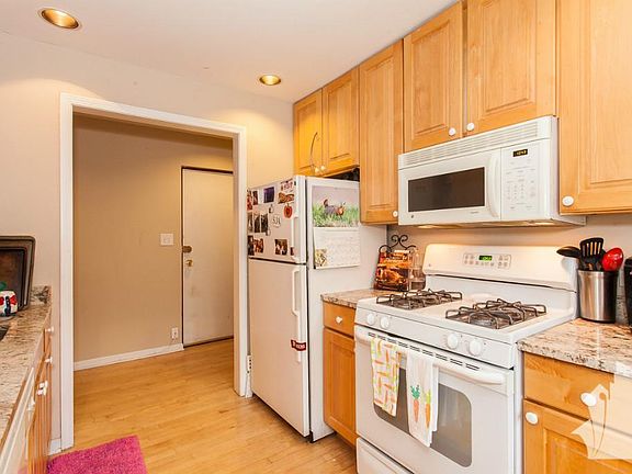 2nd image of 569 W Arlington Pl #2V
