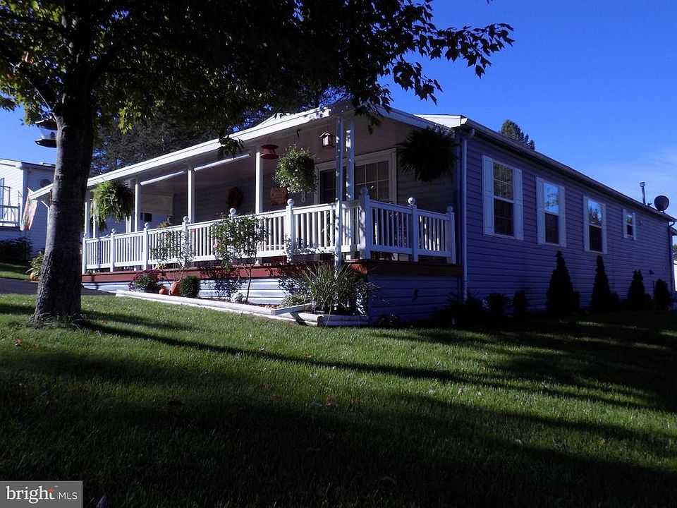 2nd image of 8 Audubon Park