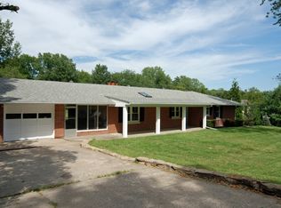 8402 NW Hilltop Rd, Parkville, MO 64152