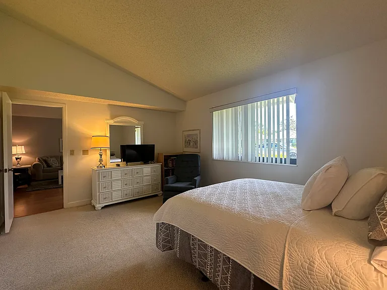 305 Club Dr — Photo 7