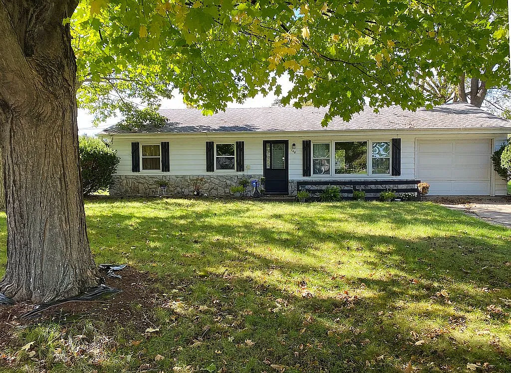 108 Grandview Ave photo 1