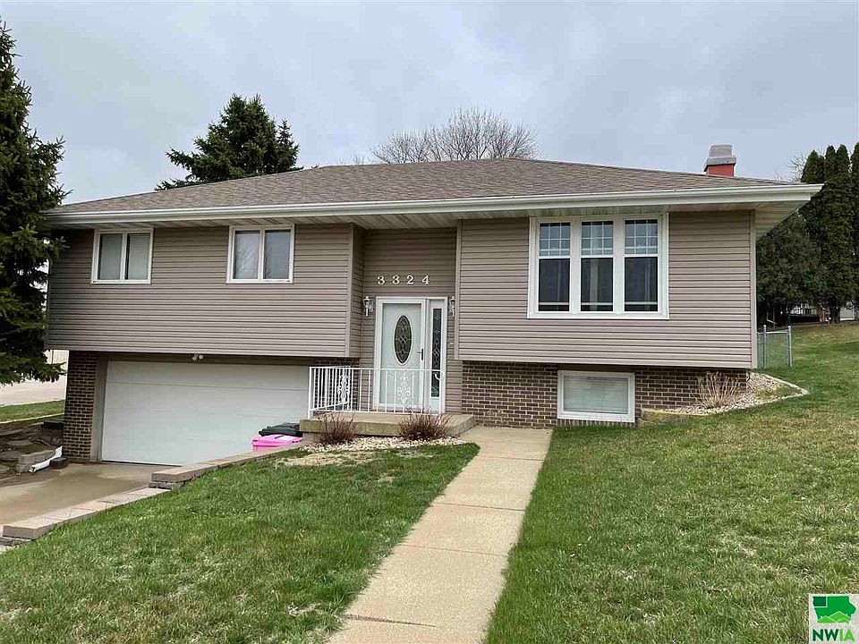 1st image of 3324 Surrey Ct