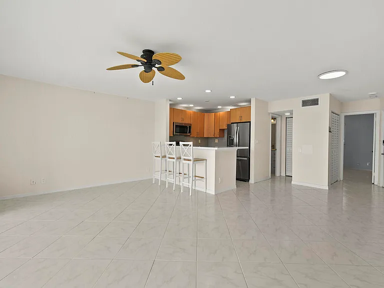 400 Wilma Cir #207 — Photo 14