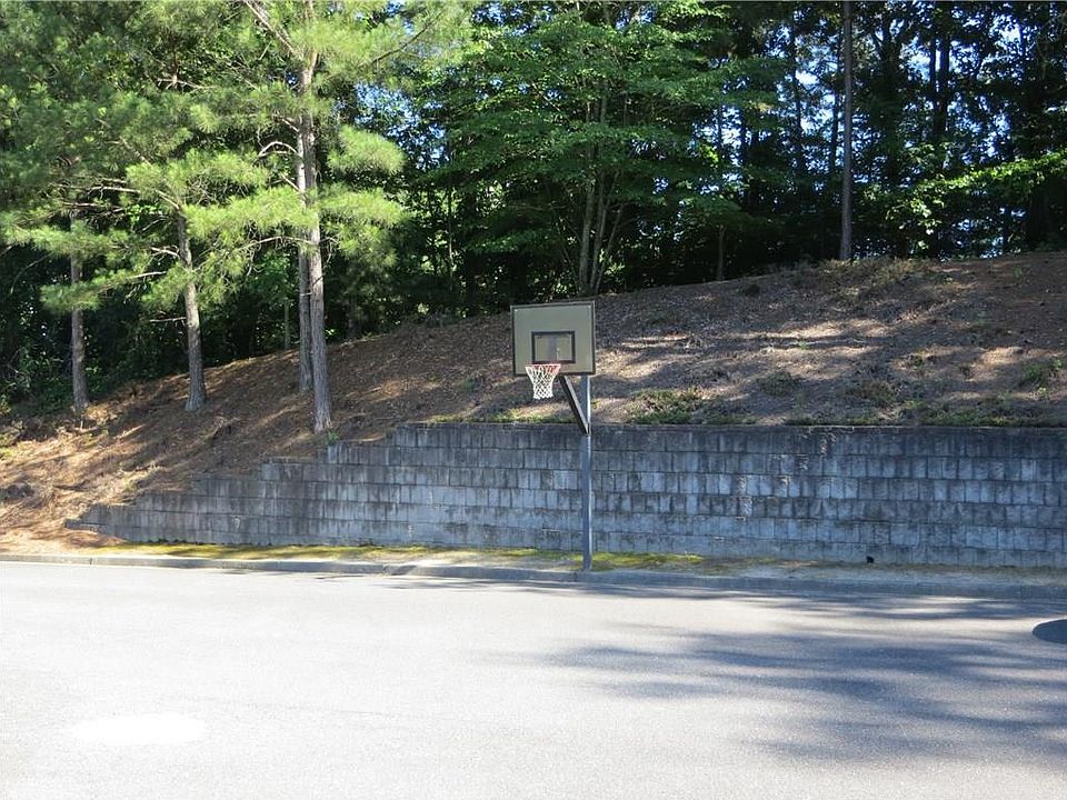 2nd image of 740 Henley Ct