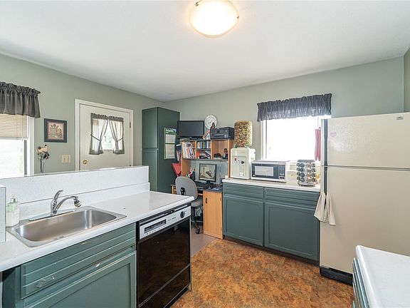 3rd image of 477 Swinford St