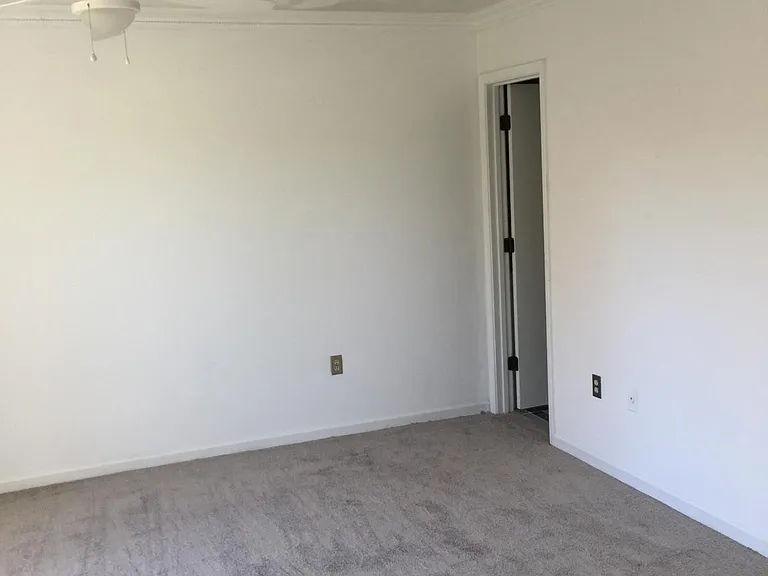 Master Bedroom-BRAND NEW CARPET!