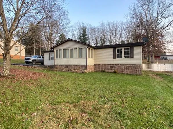 167 Parliament Rd, Shady Spring, WV 25918