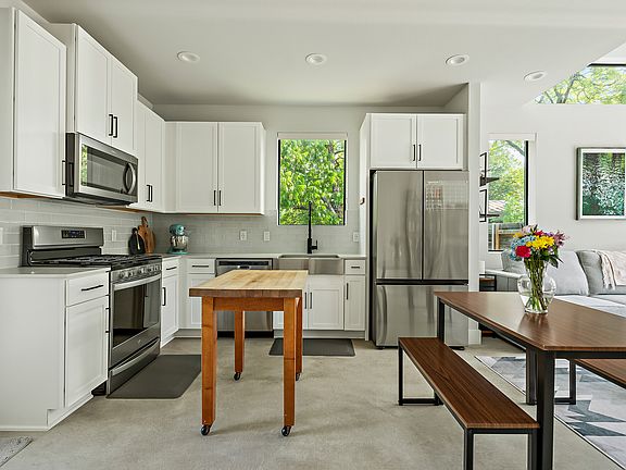 4th image of 1405 Perez St #2