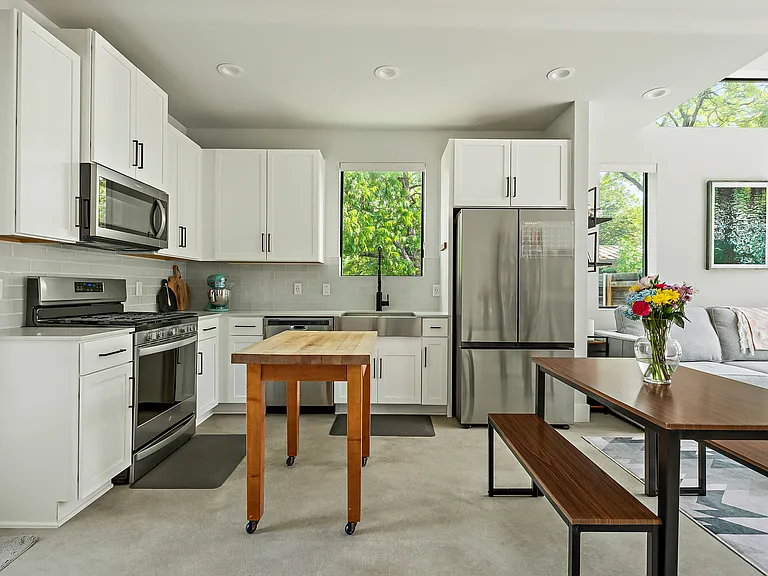 1405 Perez St #2 — Photo 4