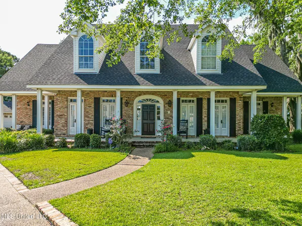 2478 W Shore Dr, Biloxi, MS 39532