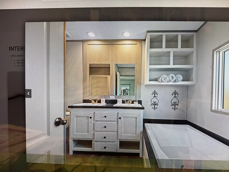 Amazing deep tub, double vanity, handy storage