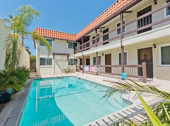 3rd image of 5112 1/2 Marlborough Dr
