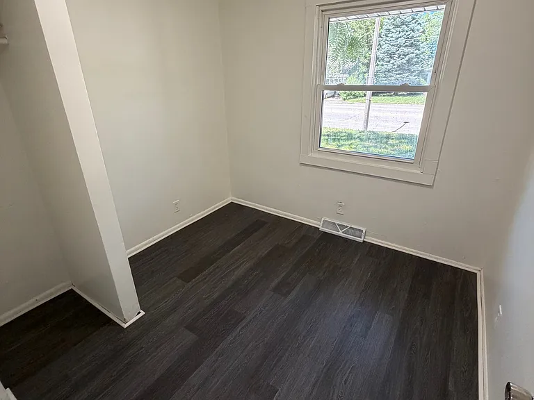 1203 W Bradley Ave — Photo 5
