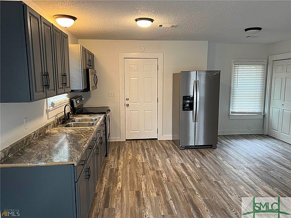 4th image of 427 Plum Avenue