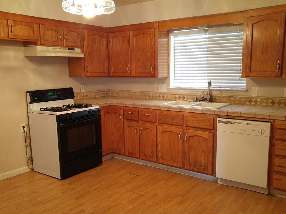2nd image of 530 Pine St