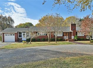 6138 Stadium Dr, Clemmons, NC 27012