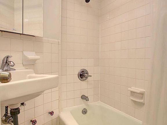 5th image of 326 Columbus Ave APT 5K