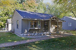 2nd image of 3016 Lorraine Ave