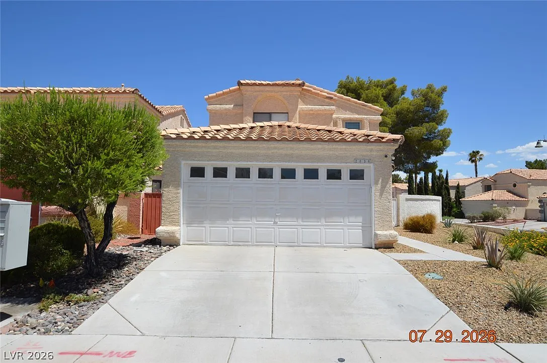 3 bed, 2.5 bath, 1599 sqft, $2,000 — Photo 1